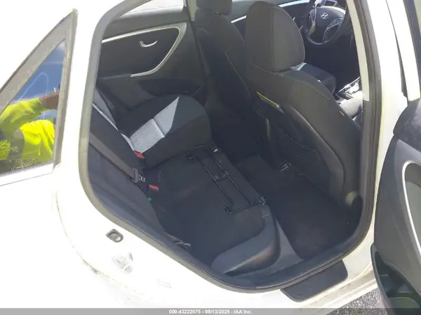 KMHD35LH2GU255691 2016 HYUNDAI ELANTRA - Image 8
