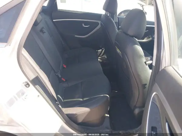 KMHD35LH2GU270403 2016 HYUNDAI ELANTRA - Image 8