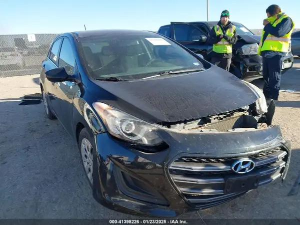 KMHD35LH2GU287587 2016 HYUNDAI ELANTRA - Image 1