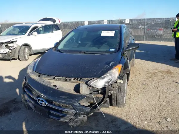 KMHD35LH2GU287587 2016 HYUNDAI ELANTRA - Image 2
