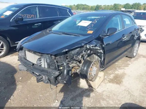 KMHD35LH2GU289520 2016 HYUNDAI ELANTRA - Image 2