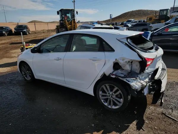 KMHD35LH2GU307370 2016 HYUNDAI ELANTRA - Image 2