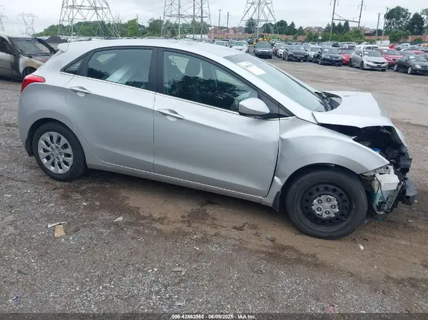 KMHD35LH2GU310303 2016 HYUNDAI ELANTRA - Image 1