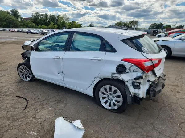 KMHD35LH2GU324668 2016 HYUNDAI ELANTRA - Image 2
