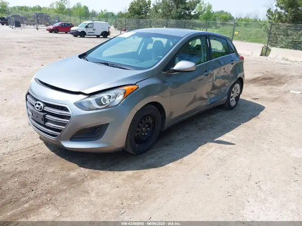 KMHD35LH2HU353329 2017 HYUNDAI ELANTRA - Image 2