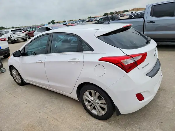 KMHD35LH2HU358885 2017 HYUNDAI ELANTRA - Image 2
