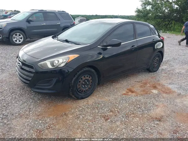 KMHD35LH2HU363813 2017 HYUNDAI ELANTRA - Image 2