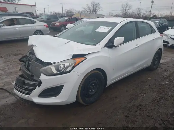 KMHD35LH2HU364248 2017 HYUNDAI ELANTRA - Image 2