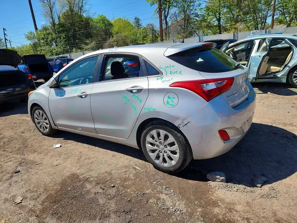 KMHD35LH2HU377422 2017 HYUNDAI ELANTRA - Image 2