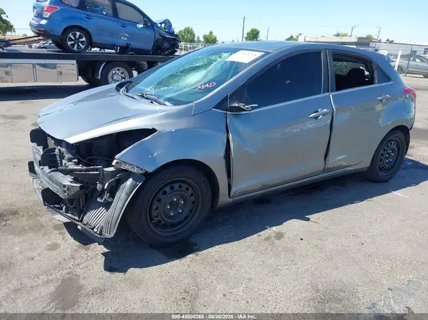 KMHD35LH2HU380594 2017 HYUNDAI ELANTRA - Image 2