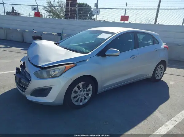 KMHD35LH3GU255621 2016 HYUNDAI ELANTRA - Image 2