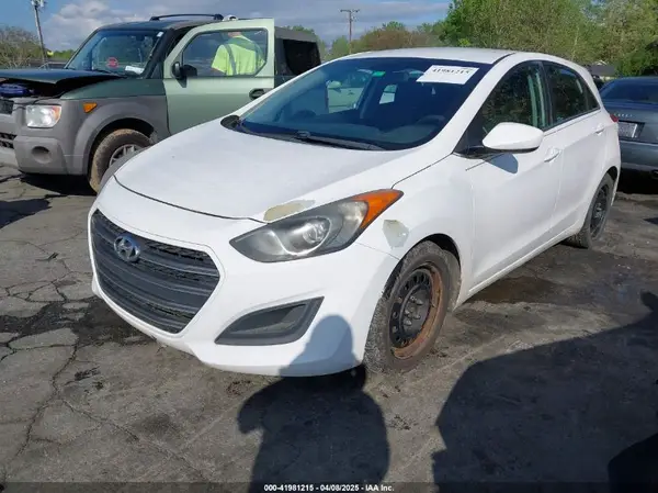 KMHD35LH3GU256073 2016 HYUNDAI ELANTRA - Image 2