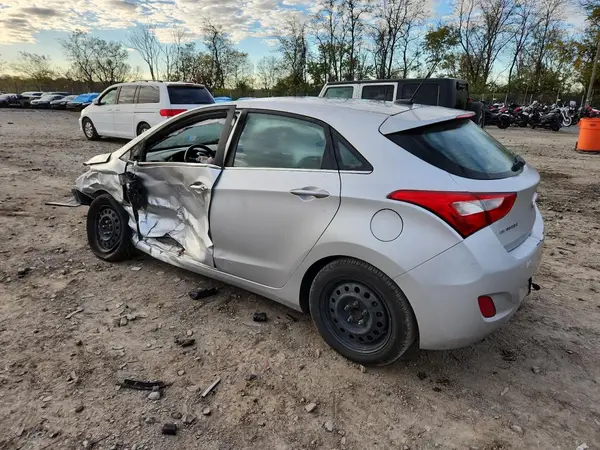 KMHD35LH3GU272189 2016 HYUNDAI ELANTRA - Image 2