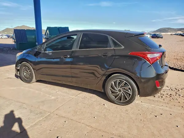 KMHD35LH3GU273486 2016 HYUNDAI ELANTRA - Image 2