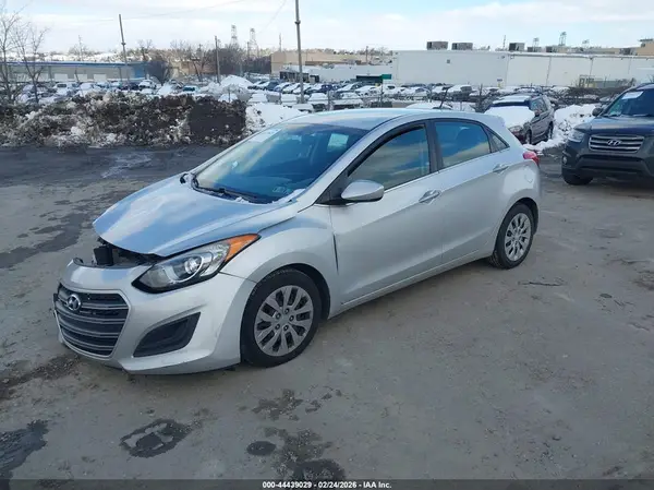 KMHD35LH3GU300475 2016 HYUNDAI ELANTRA - Image 2