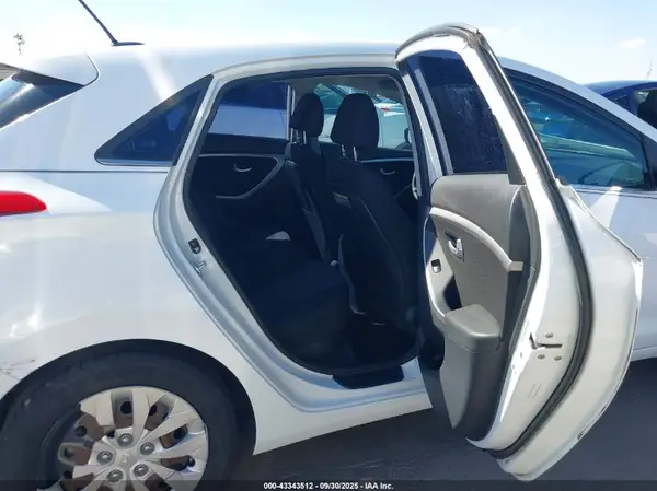 KMHD35LH3GU303747 2016 HYUNDAI ELANTRA - Image 8