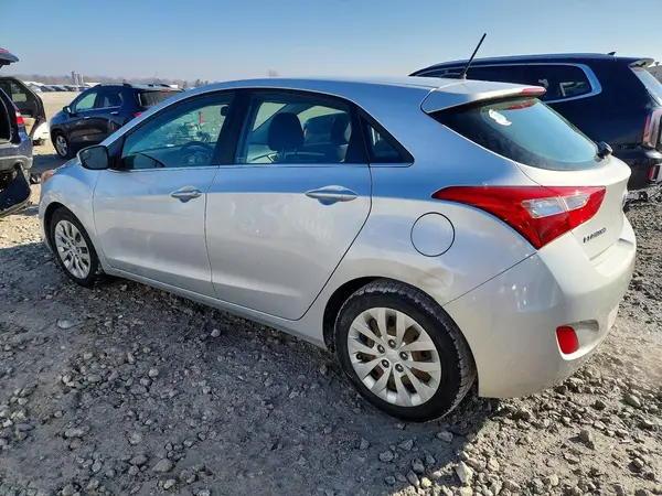 KMHD35LH3GU307748 2016 HYUNDAI ELANTRA - Image 2