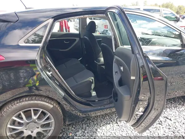 KMHD35LH3GU310424 2016 HYUNDAI ELANTRA - Image 8