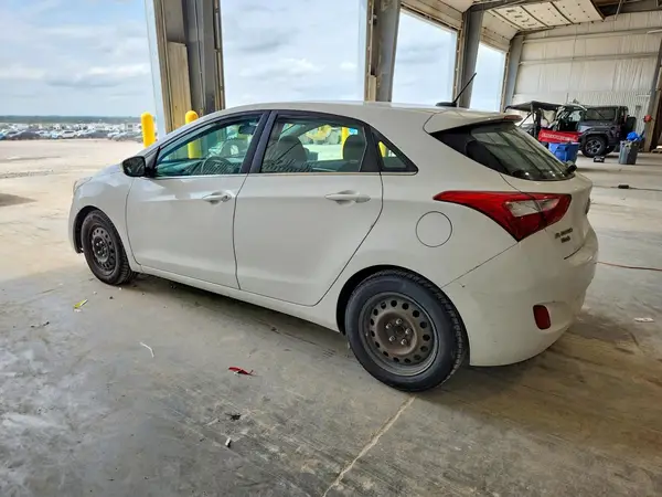 KMHD35LH3GU334609 2016 HYUNDAI ELANTRA - Image 2
