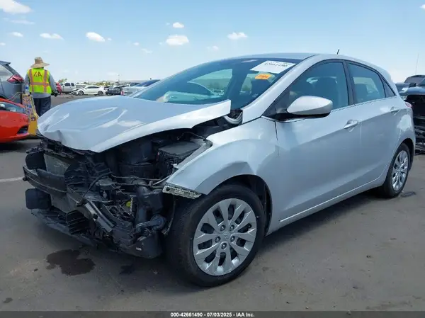 KMHD35LH3GU340703 2016 HYUNDAI ELANTRA - Image 2