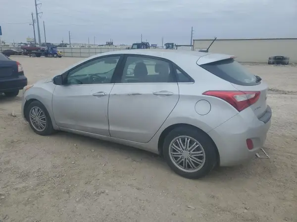 KMHD35LH3GU340748 2016 HYUNDAI ELANTRA - Image 2