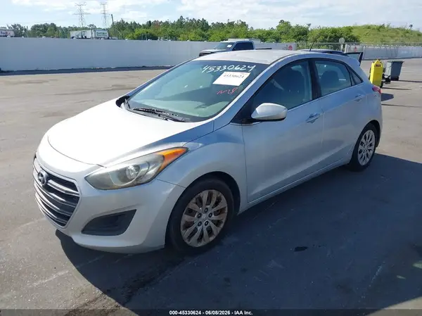 KMHD35LH3HU350262 2017 HYUNDAI ELANTRA - Image 2