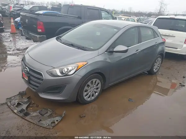 KMHD35LH3HU351864 2017 HYUNDAI ELANTRA - Image 2