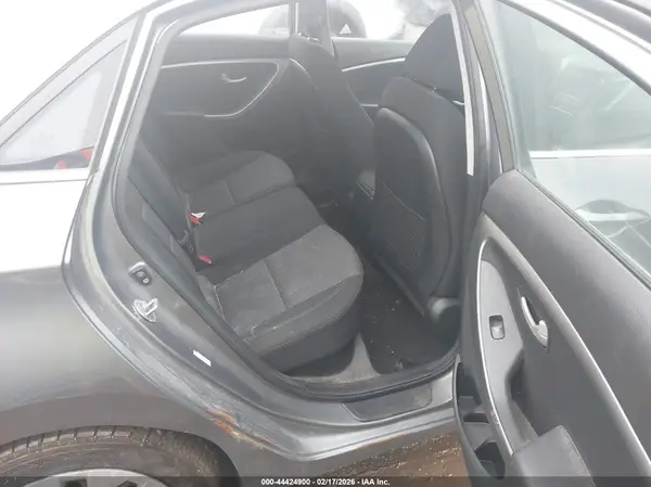 KMHD35LH3HU351864 2017 HYUNDAI ELANTRA - Image 8