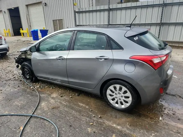 KMHD35LH3HU353324 2017 HYUNDAI ELANTRA - Image 2