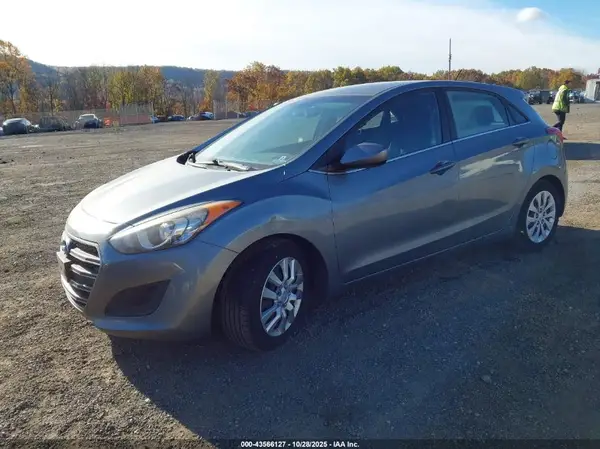 KMHD35LH3HU367109 2017 HYUNDAI ELANTRA - Image 2