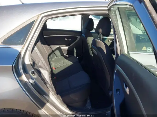 KMHD35LH3HU367109 2017 HYUNDAI ELANTRA - Image 8