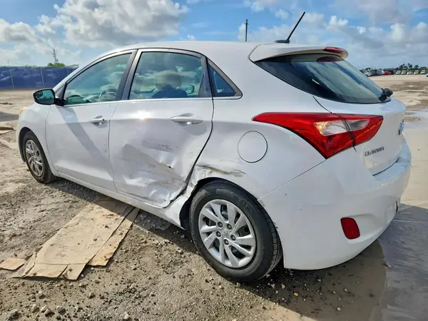 KMHD35LH3HU372682 2017 HYUNDAI ELANTRA - Image 2