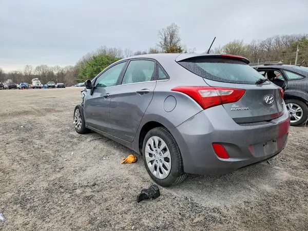 KMHD35LH3HU374478 2017 HYUNDAI ELANTRA - Image 2