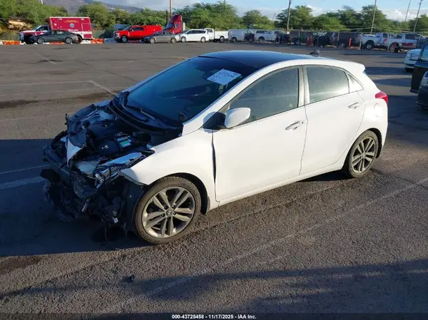 KMHD35LH4GU270807 2016 HYUNDAI ELANTRA - Image 2