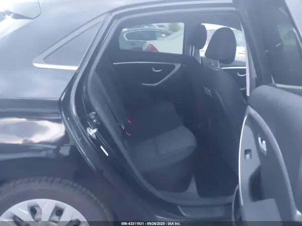KMHD35LH4GU305961 2016 HYUNDAI ELANTRA - Image 8