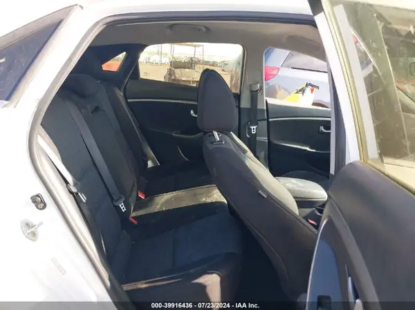 KMHD35LH4GU318905 2016 HYUNDAI ELANTRA - Image 8