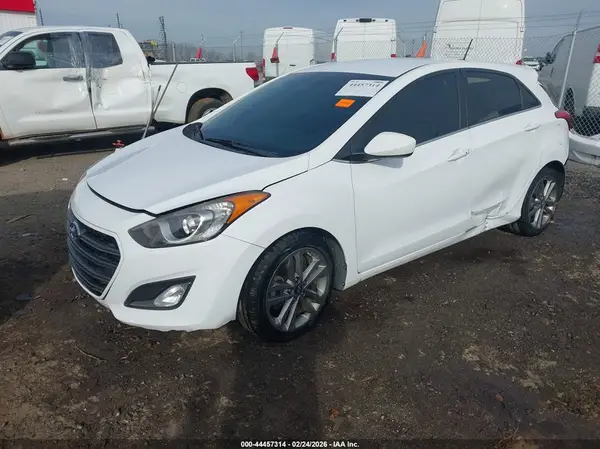 KMHD35LH4HU360329 2017 HYUNDAI ELANTRA - Image 2