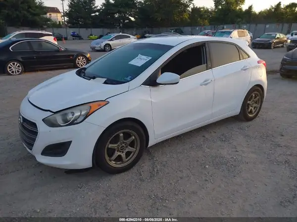KMHD35LH4HU360914 2017 HYUNDAI ELANTRA - Image 2