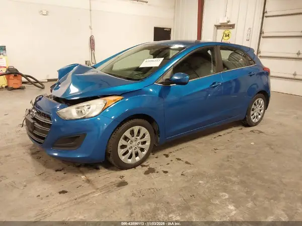 KMHD35LH4HU369225 2017 HYUNDAI ELANTRA - Image 2