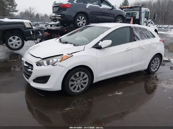 KMHD35LH4HU373033 2017 HYUNDAI ELANTRA - Image 2
