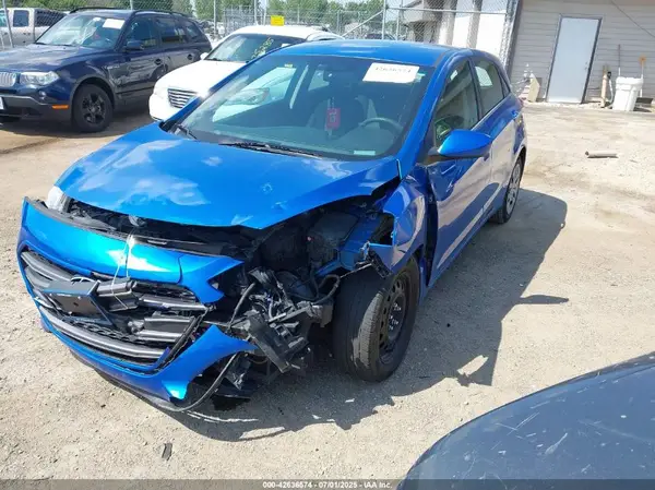 KMHD35LH4HU374747 2017 HYUNDAI ELANTRA - Image 2