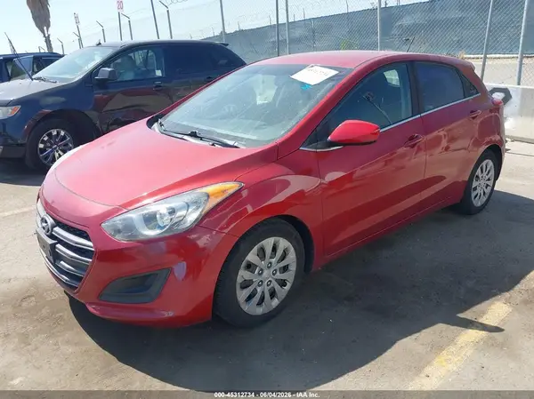 KMHD35LH4HU380063 2017 HYUNDAI ELANTRA - Image 2