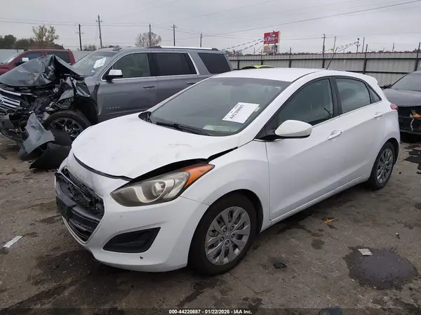 KMHD35LH4HU383271 2017 HYUNDAI ELANTRA - Image 2