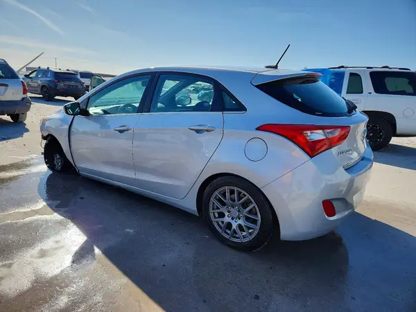 KMHD35LH4HU383786 2017 HYUNDAI ELANTRA - Image 2