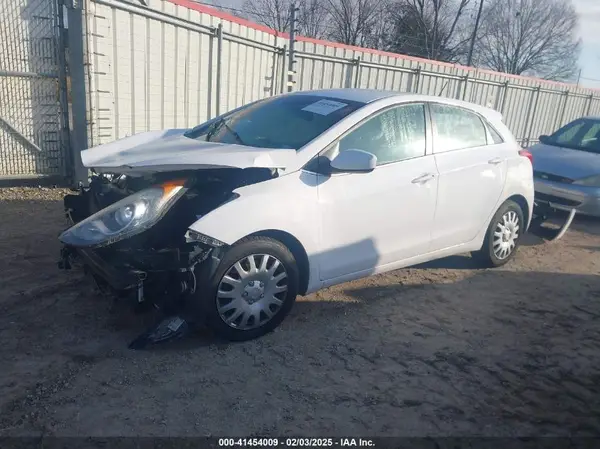 KMHD35LH5GU270167 2016 HYUNDAI ELANTRA - Image 2