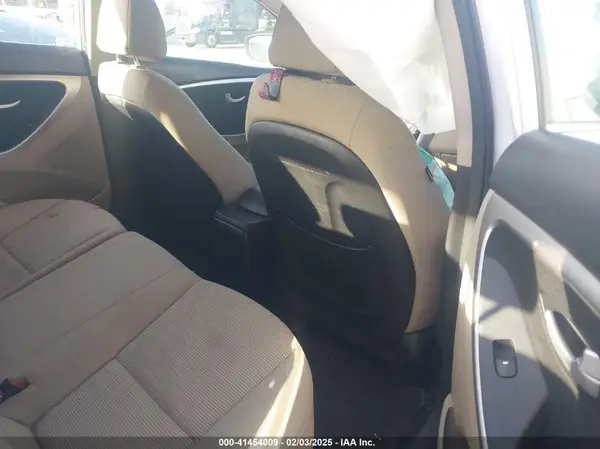 KMHD35LH5GU270167 2016 HYUNDAI ELANTRA - Image 8