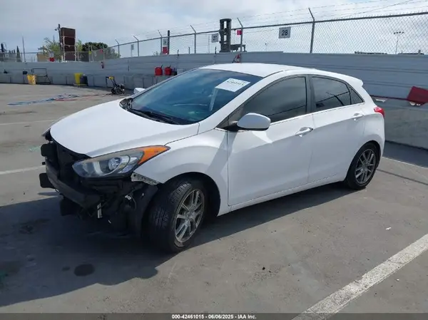 KMHD35LH5GU282805 2016 HYUNDAI ELANTRA - Image 2