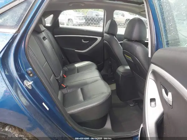 KMHD35LH5GU300025 2016 HYUNDAI ELANTRA - Image 8