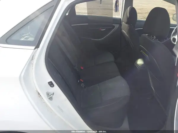 KMHD35LH5GU316502 2016 HYUNDAI ELANTRA - Image 8