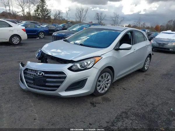 KMHD35LH5GU321067 2016 HYUNDAI ELANTRA - Image 2